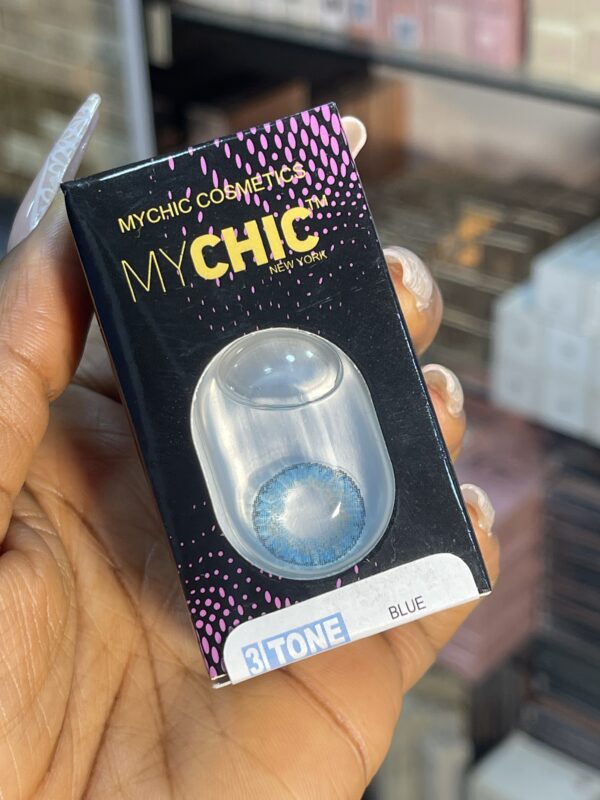 Chic Contact Lens
