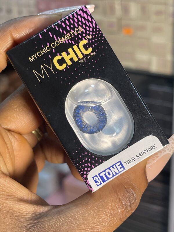 Chic Contact Lens