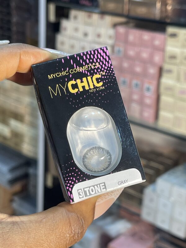 Chic Contact Lens