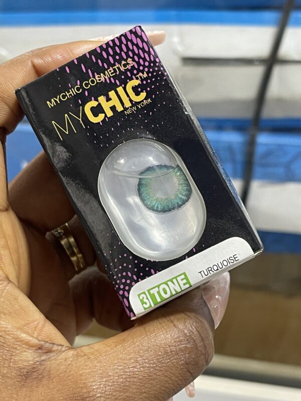 Chic Contact Lens