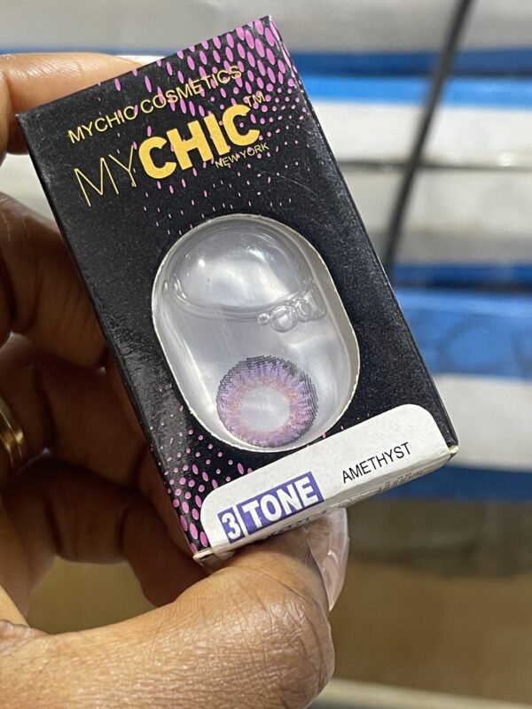 Chic Contact Lens
