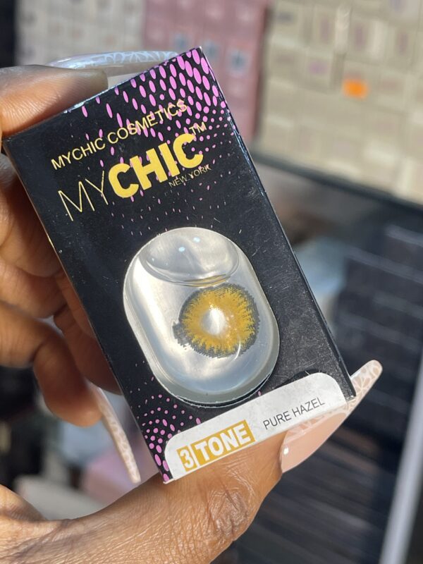 Chic Contact Lens
