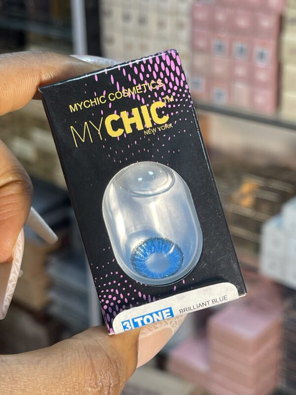 Chic Contact Lens