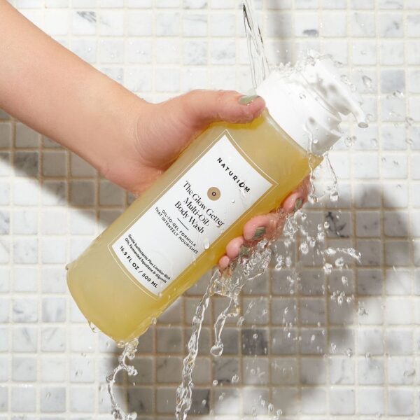 NATURIUM - THE GLOW GETTER MULTI-OIL HYDRATING BODY WASH